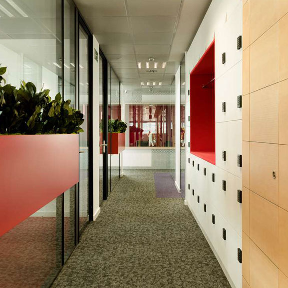 Tronic Pro toimiston pukukaapeissa