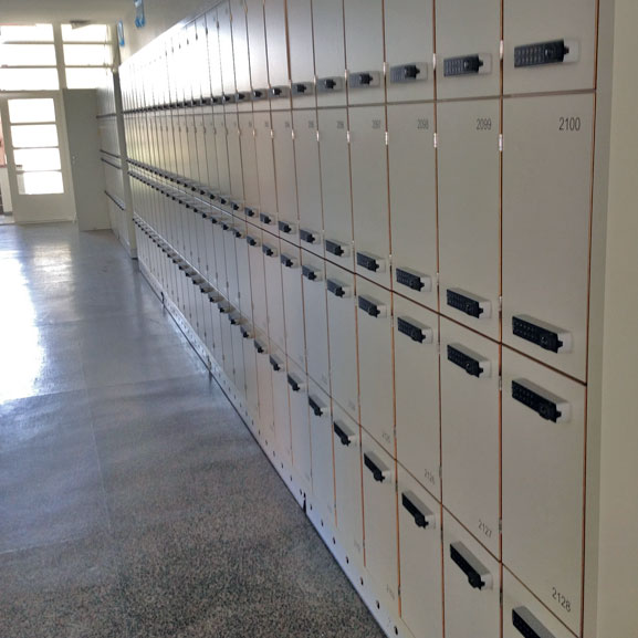 Elock Pro vaakamalli koulun vaatelokerikoissa