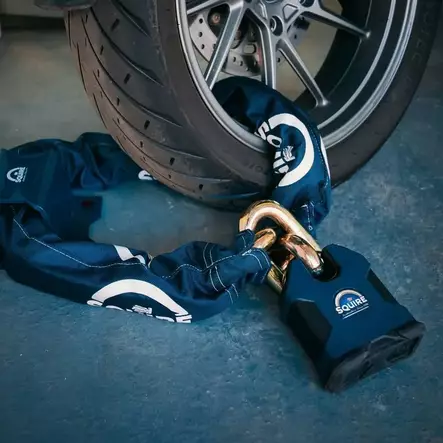 Squiren ketju-lukko-yhdistelmÃ¤ on erittÃ¤in murtovarma - Lukituskettingit - 208042 - 2