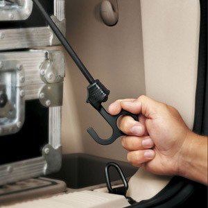 Mustekalan turvakoukku suojaa sormia j=C3=A4=C3=A4m=C3=A4st=C3=A4 kuor=
man v=C3=A4liin. - Mustekalat - 802009 - 2